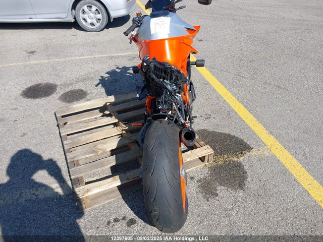 VBKV39404NM952493 KTM Super Duke R