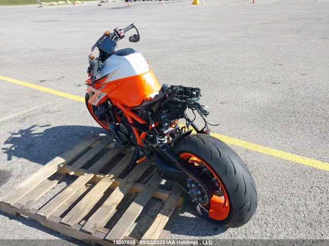 VBKV39404NM952493 KTM Super Duke R