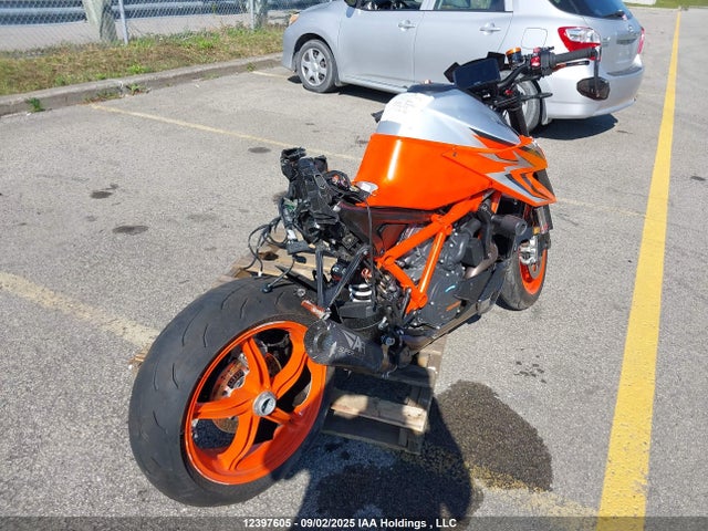 VBKV39404NM952493 KTM Super Duke R