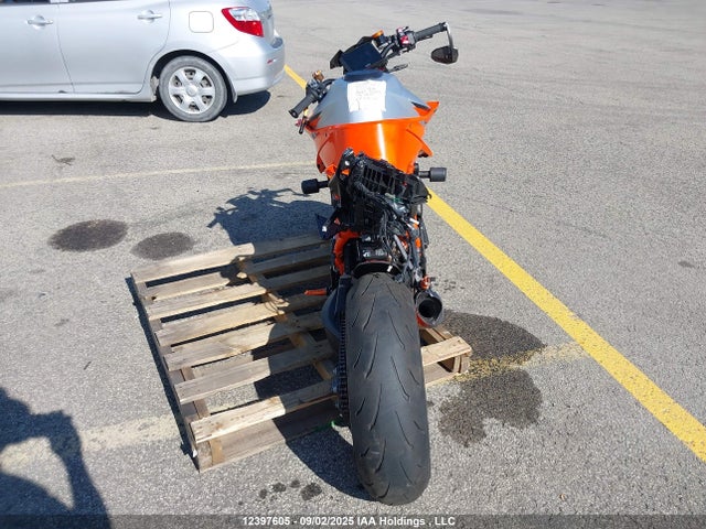 VBKV39404NM952493 KTM Super Duke R