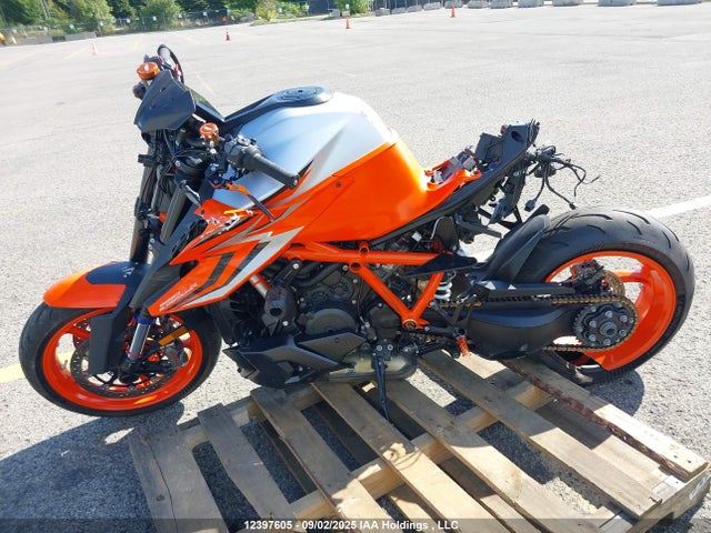 VBKV39404NM952493 KTM Super Duke R
