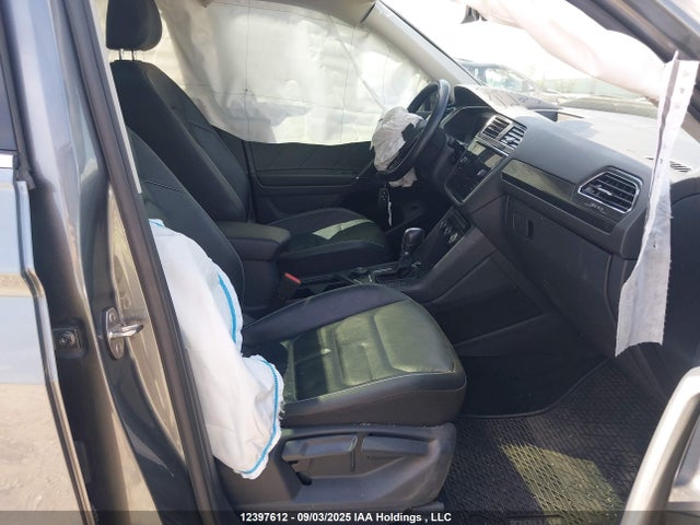 3VV4B7AX0JM121126 Volkswagen Tiguan