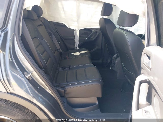 3VV4B7AX0JM121126 Volkswagen Tiguan