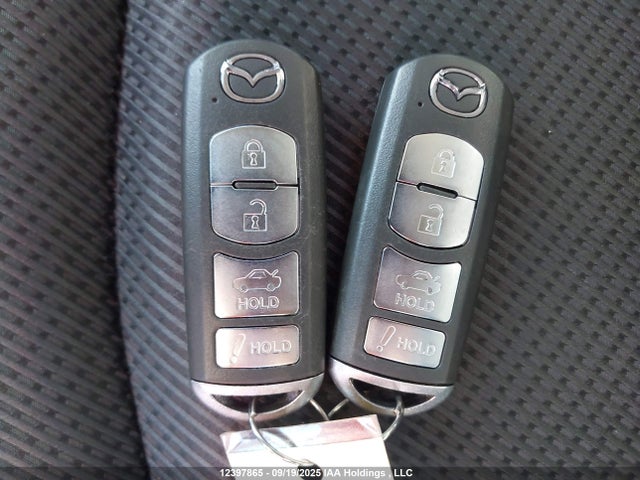 JM1BN1U79J1167475 Mazda pe