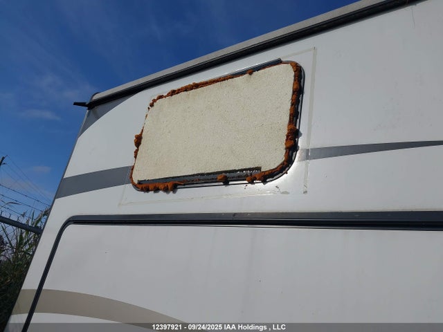 Keystone Premier 2015 4YDT31B22FD421029 Image 6