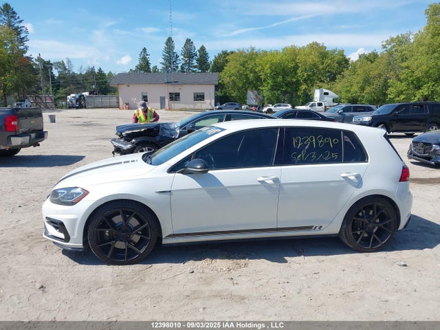 WVWVF7AUXJW147455 Volkswagen 2018