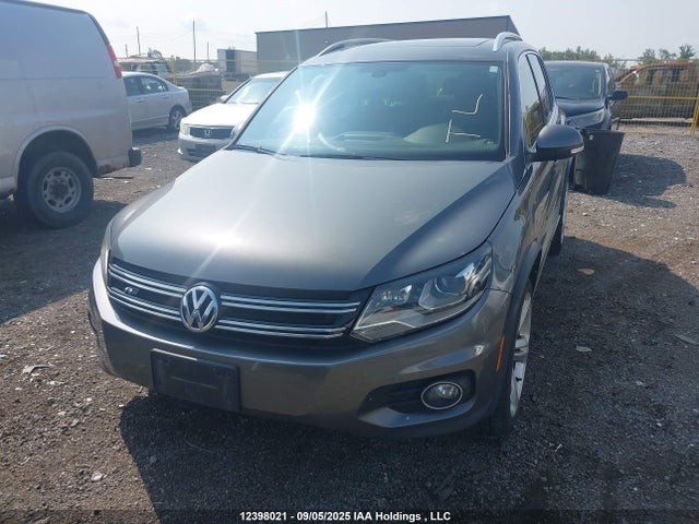 WVGJV7AX0FW599803 Volkswagen Tiguan