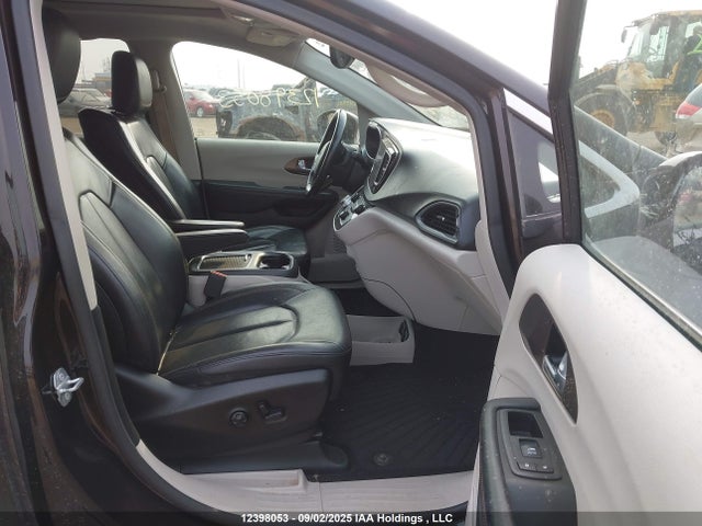 2C4RC1EG5JR173885 Chrysler Pacifica