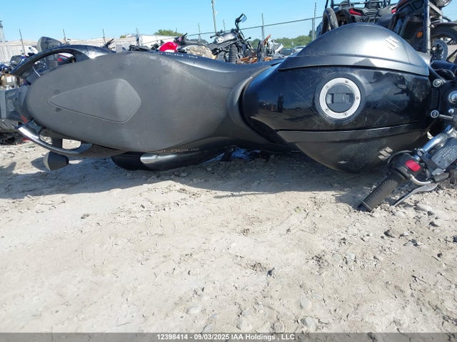 JS1VP55B9E2100077 Suzuki SV650