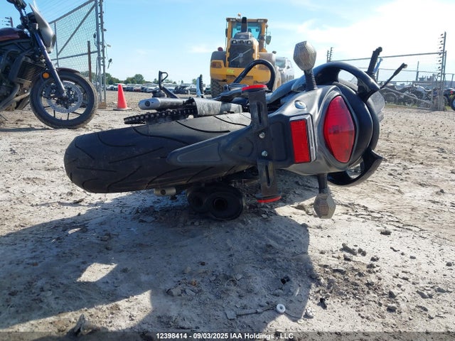 JS1VP55B9E2100077 Suzuki SV650