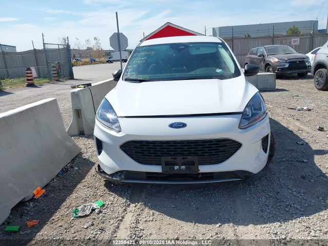1FMCU9BZ5NUA73605 Ford hev/phev
