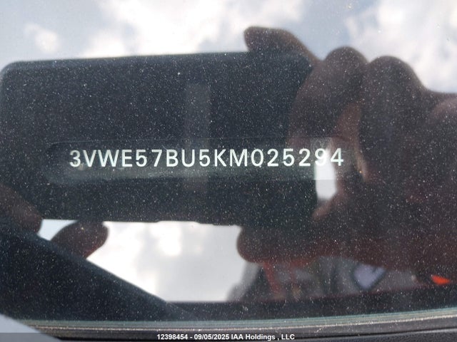 3VWE57BU5KM025294 Volkswagen 1.8 tsi