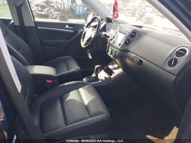 WVGMV7AX7HK031555 Volkswagen Tiguan