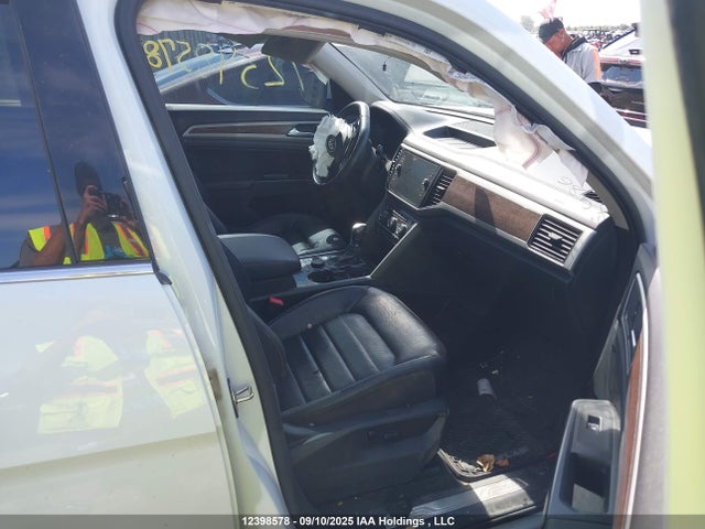 1V2TR2CA1KC568986 Volkswagen fsi