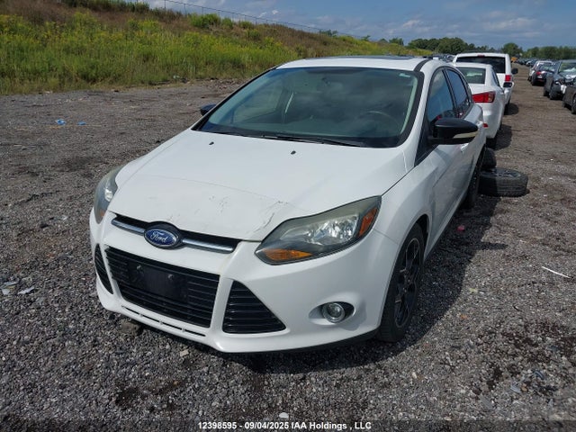 Ford Focus 2014 1FADP3K2XEL384541 Image 2