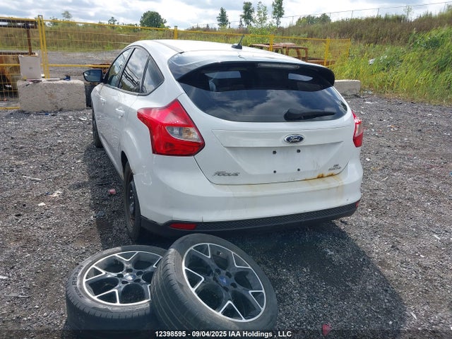 Ford Focus 2014 1FADP3K2XEL384541 Image 3