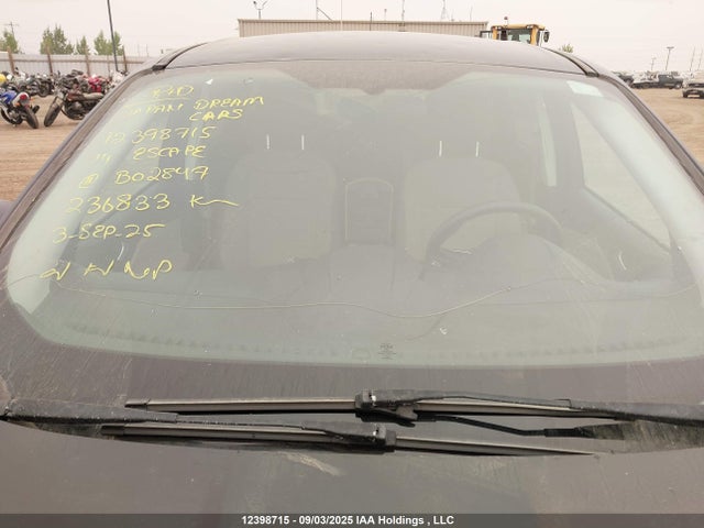 1FMCU0GX7EUB02847 Ford Escape