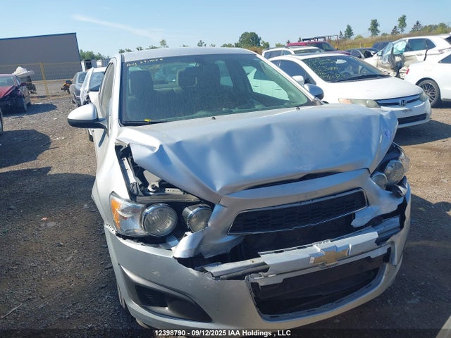 1G1JA5EH3E4205821 Chevrolet luw