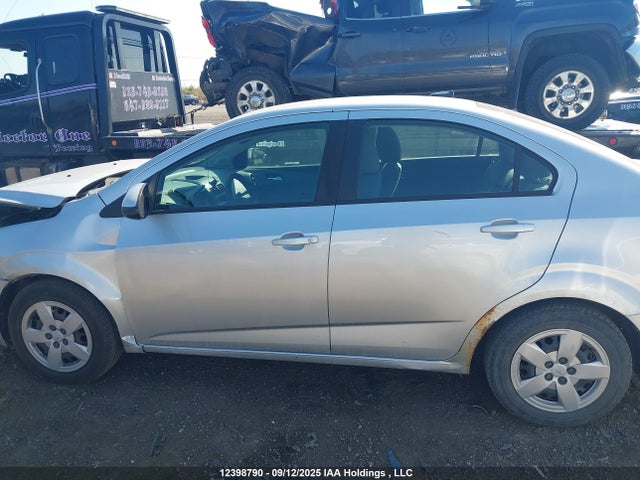 1G1JA5EH3E4205821 Chevrolet luw