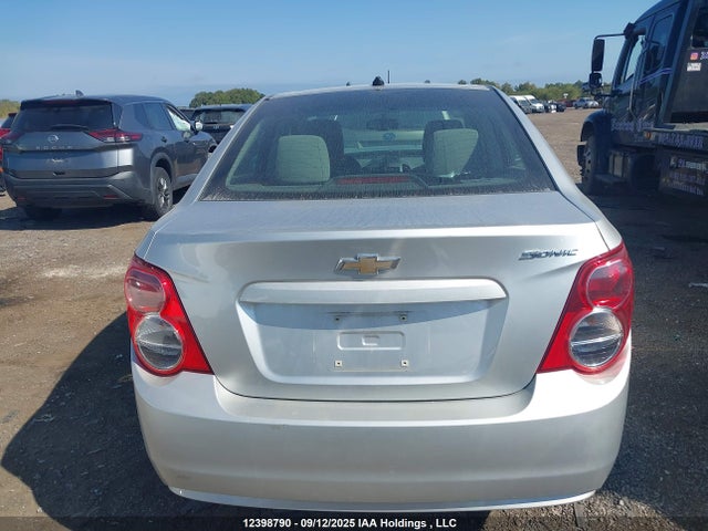 1G1JA5EH3E4205821 Chevrolet luw
