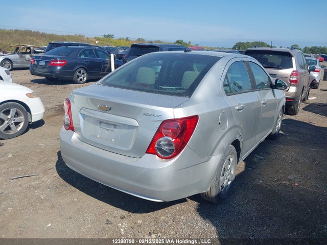 1G1JA5EH3E4205821 Chevrolet luw