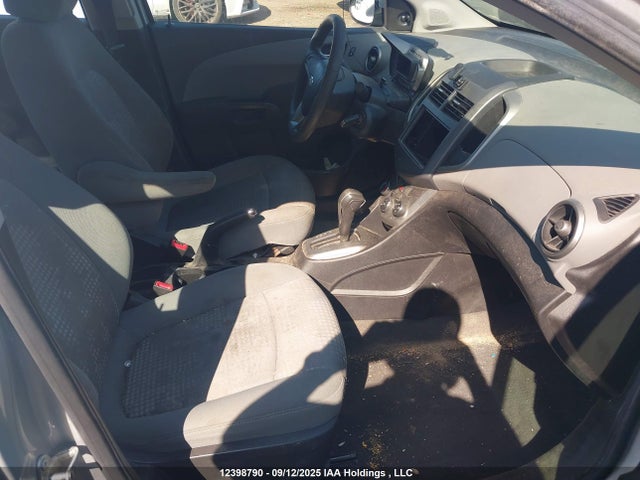 1G1JA5EH3E4205821 Chevrolet luw