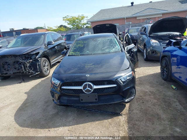 W1K3G4FB3NJ347421 Mercedes-Benz m260