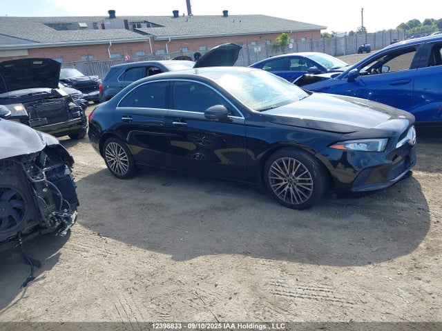 W1K3G4FB3NJ347421 Mercedes-Benz m260