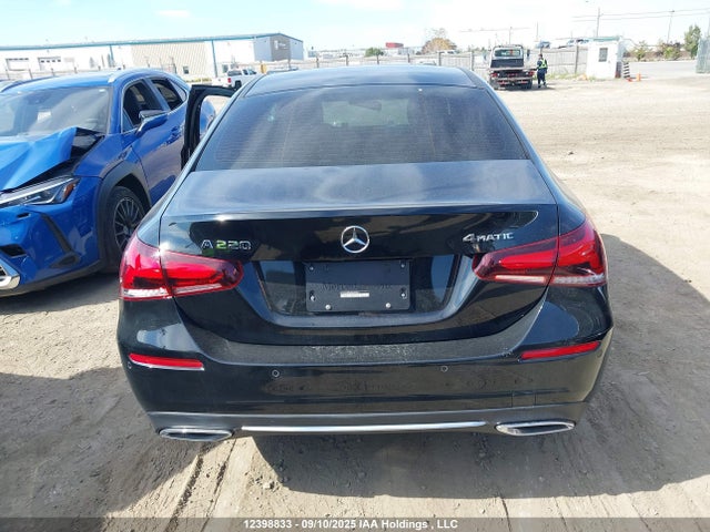 W1K3G4FB3NJ347421 Mercedes-Benz m260