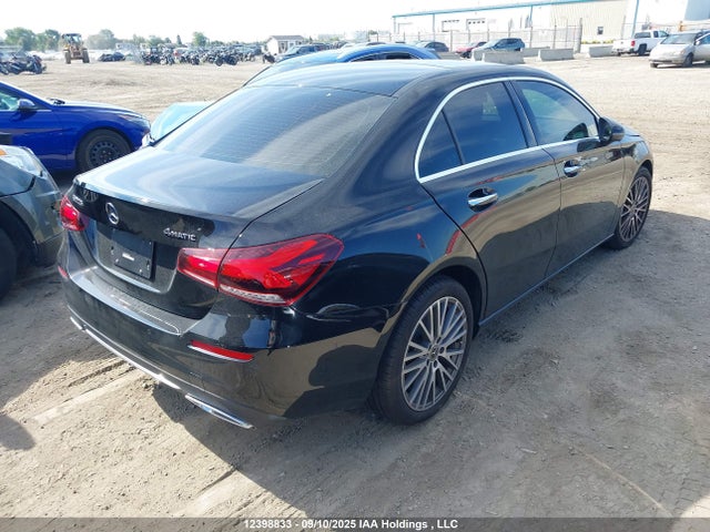 W1K3G4FB3NJ347421 Mercedes-Benz m260