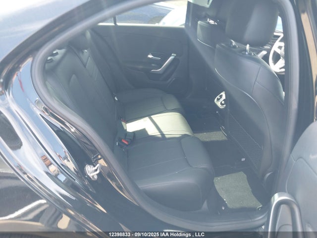W1K3G4FB3NJ347421 Mercedes-Benz m260