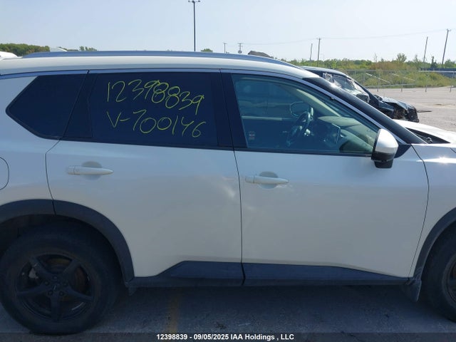 5N1AT3BA5MC700146 Nissan Rogue