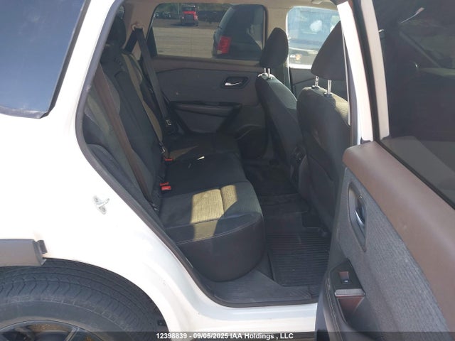 5N1AT3BA5MC700146 Nissan Rogue