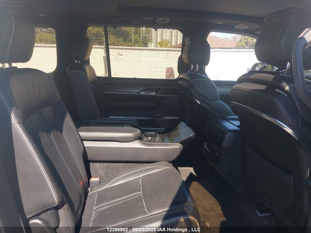 1C4SJVFJ4NS184096 Jeep Grand Wagoneer