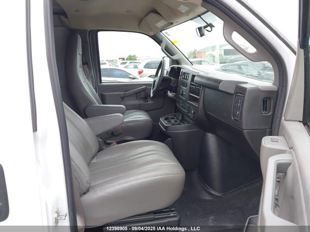 GMC lv1 2024 1GTW7BFP3R1238938 Image 5