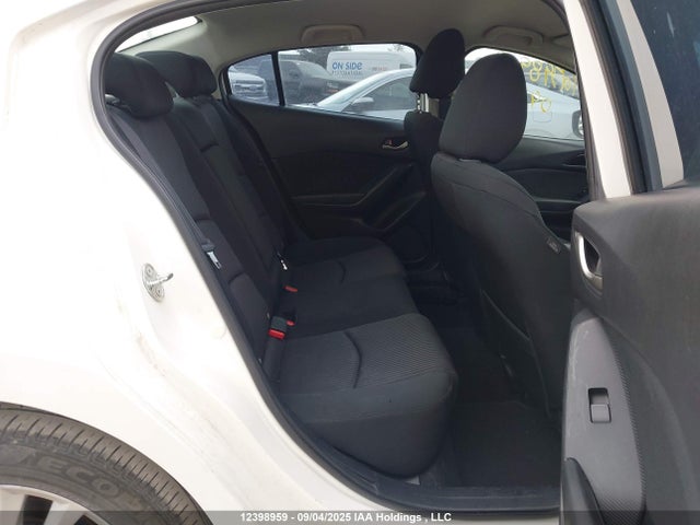 3MZBM1V79FM153584 Mazda pe