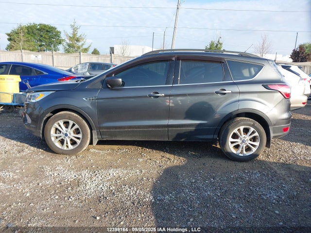 1FMCU9G98HUC82625 Ford Escape