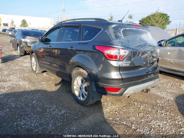 1FMCU9G98HUC82625 Ford Escape