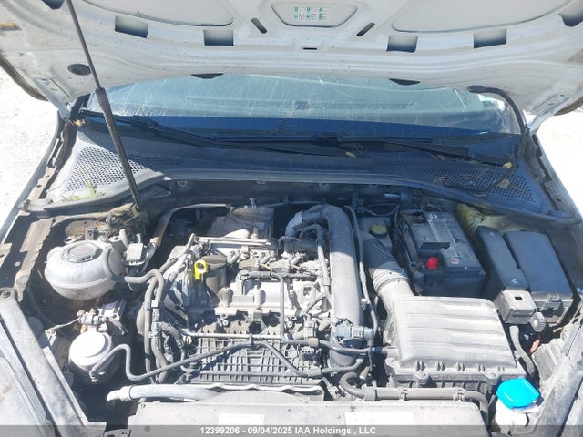 3VWG57AU9MM002145 Volkswagen Golf