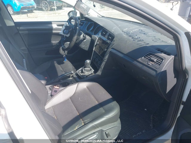 3VWG57AU9MM002145 Volkswagen Golf