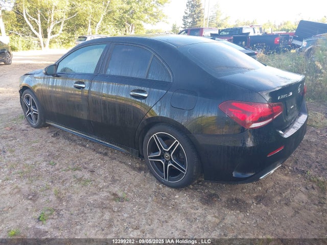 W1K3G4FB8NJ356566 Mercedes-Benz m260