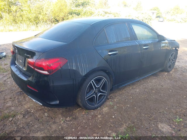 W1K3G4FB8NJ356566 Mercedes-Benz m260