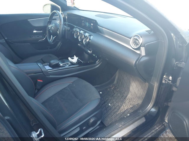 W1K3G4FB8NJ356566 Mercedes-Benz m260