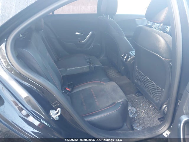 W1K3G4FB8NJ356566 Mercedes-Benz m260