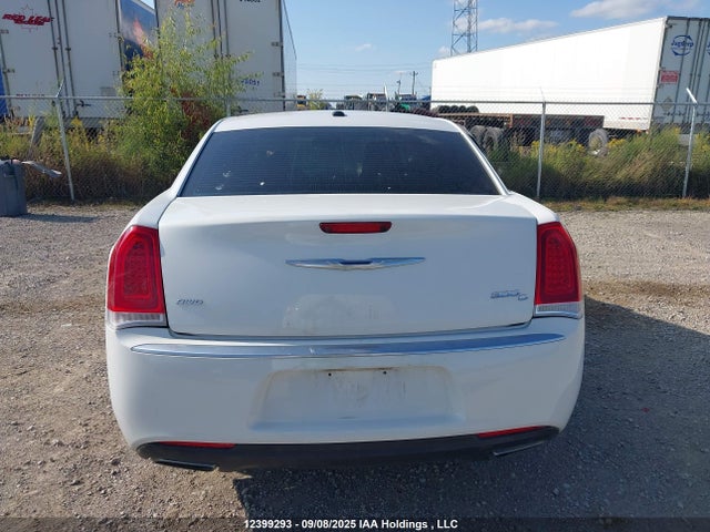 Chrysler 300 2017 2C3CCASGXHH513885 Image 16