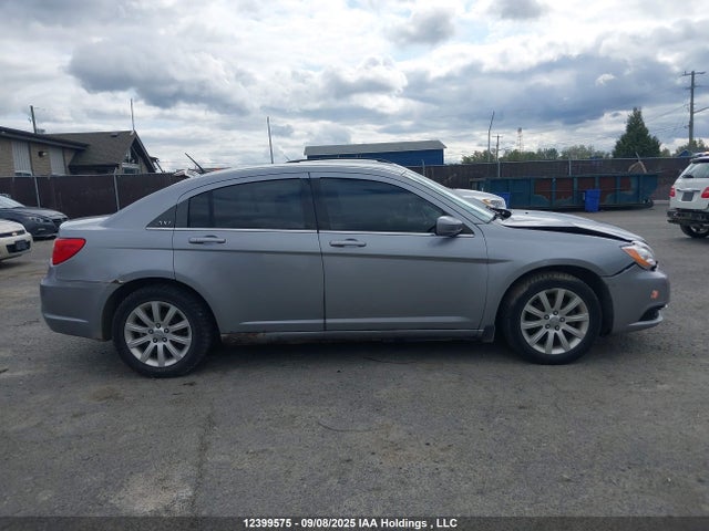 Chrysler 200 2014 1C3CCBBB9EN100840 Image 13