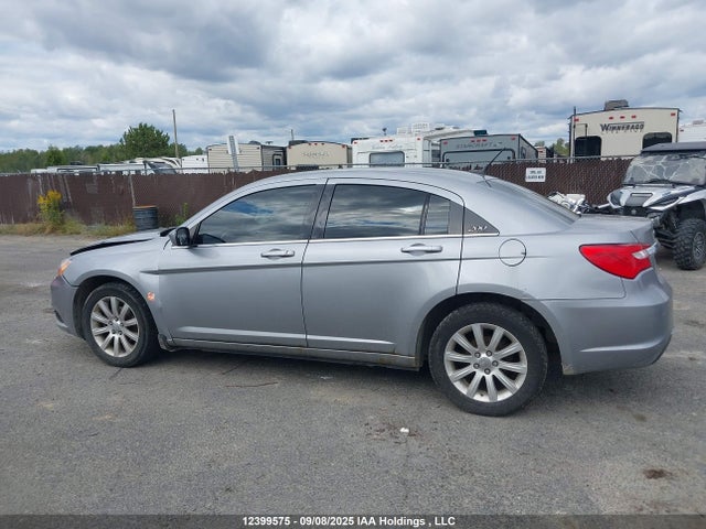 Chrysler 200 2014 1C3CCBBB9EN100840 Image 14