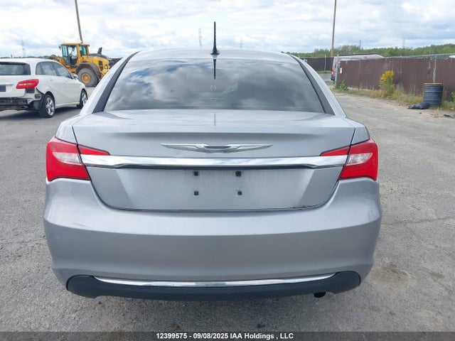 Chrysler 200 2014 1C3CCBBB9EN100840 Image 16