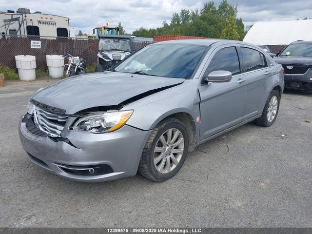 Chrysler 200 2014 1C3CCBBB9EN100840 Image 2