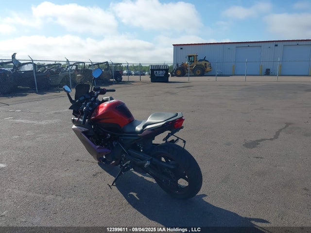 12399611 :رقم المزاد ، JYARJ18N9BA001232 vin ، 2011 Yamaha Fz6 R مزاد بيع